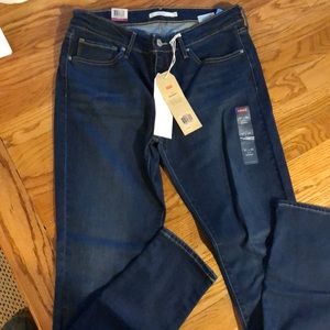 Levi’s woman’s jeans brand new